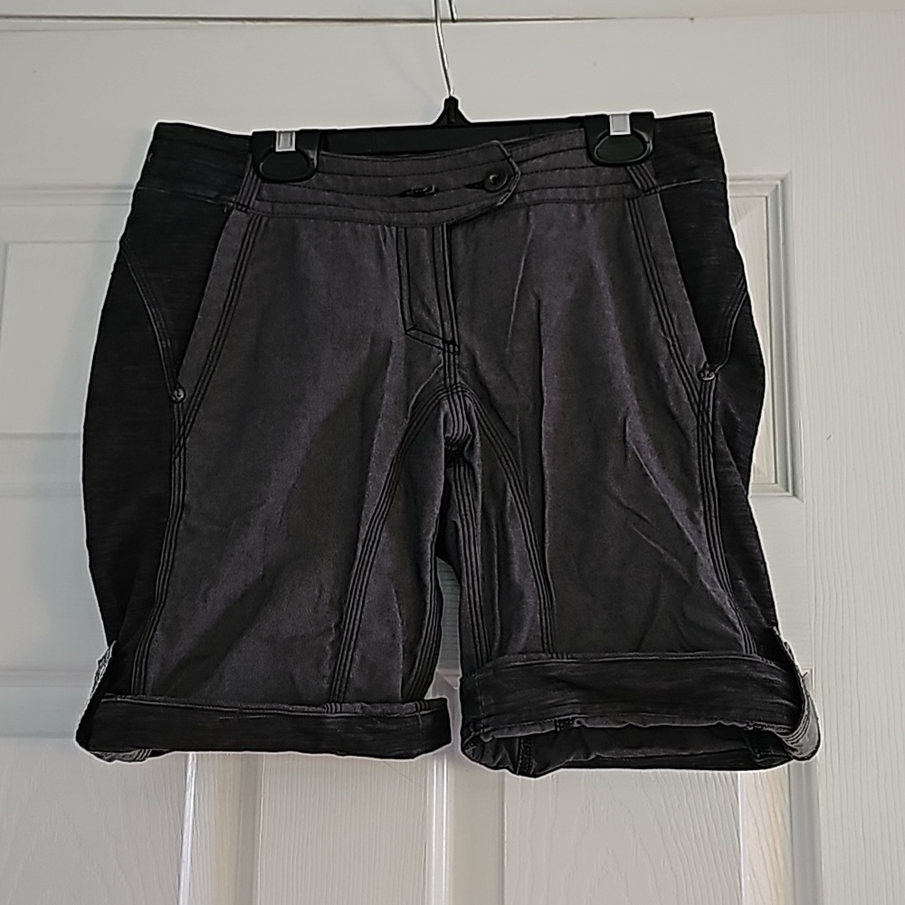 Lululemon Shorts, Size 4